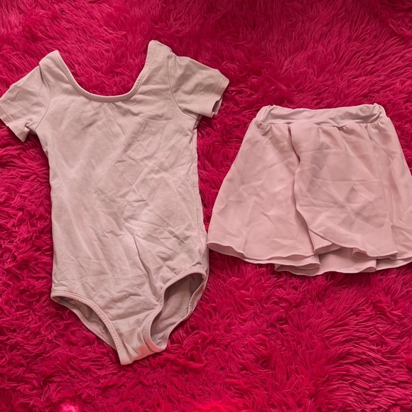 Elegant Black and Pink Dance Leotard Set - Picture 7 of 8